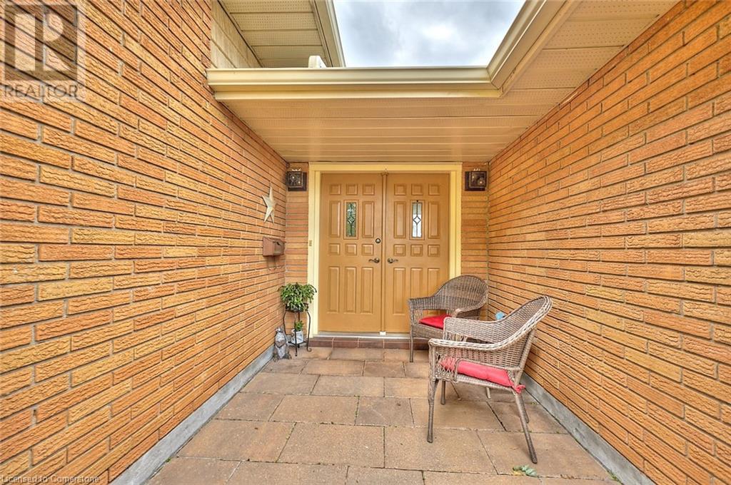 Photo 50 of 17 Oakes Road N, Grimsby ON