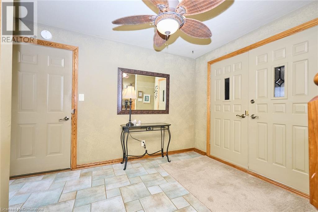 Photo 6 of 17 Oakes Road N, Grimsby ON