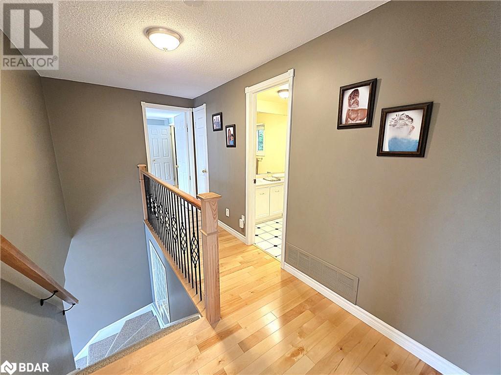 Photo 32 of 188 Browning Trail, Barrie ON