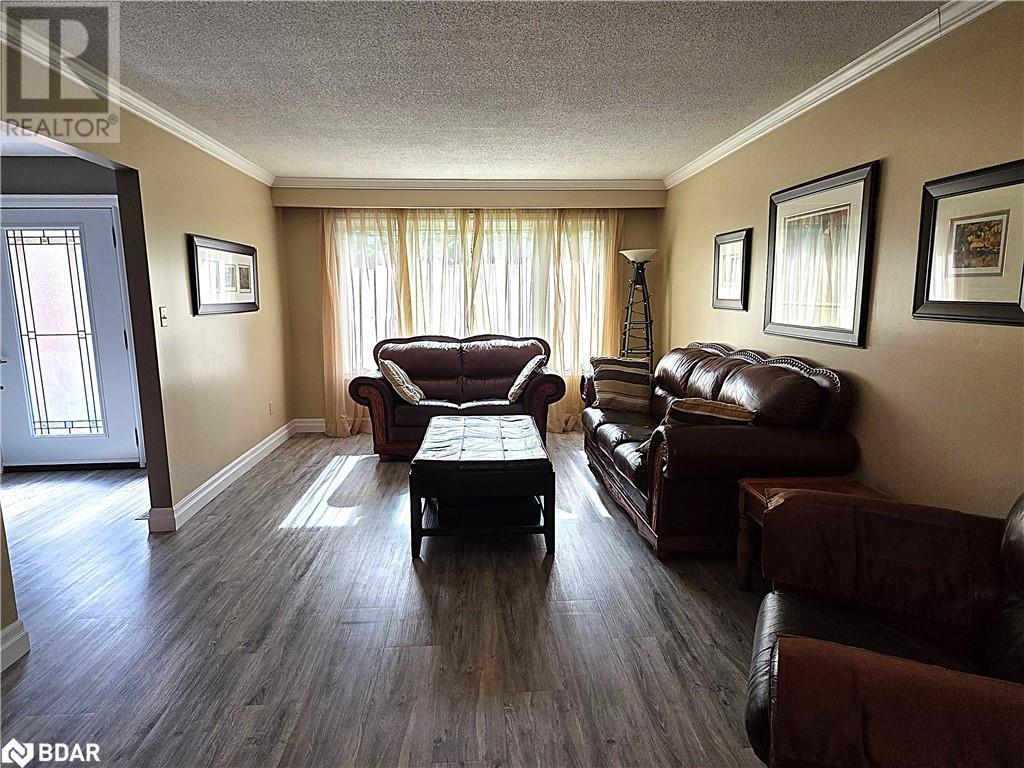 Photo 10 of 188 Browning Trail, Barrie ON