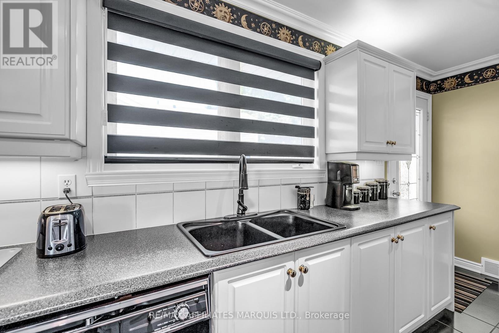 Photo 13 of 1413 Queen Street, Cornwall ON