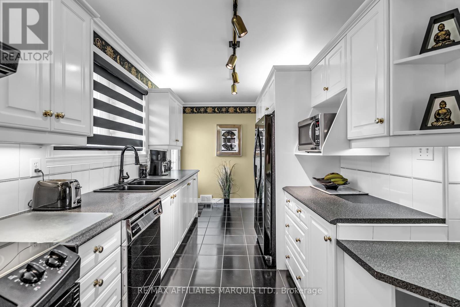 Photo 16 of 1413 Queen Street, Cornwall ON