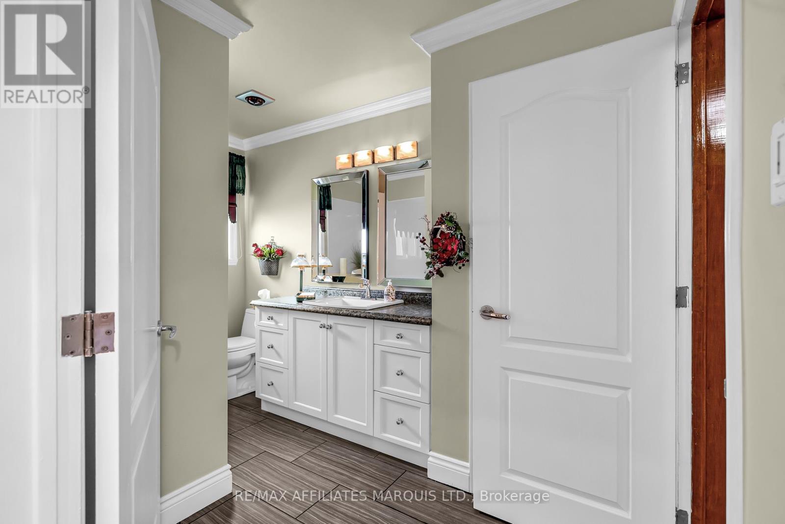 Photo 17 of 1413 Queen Street, Cornwall ON