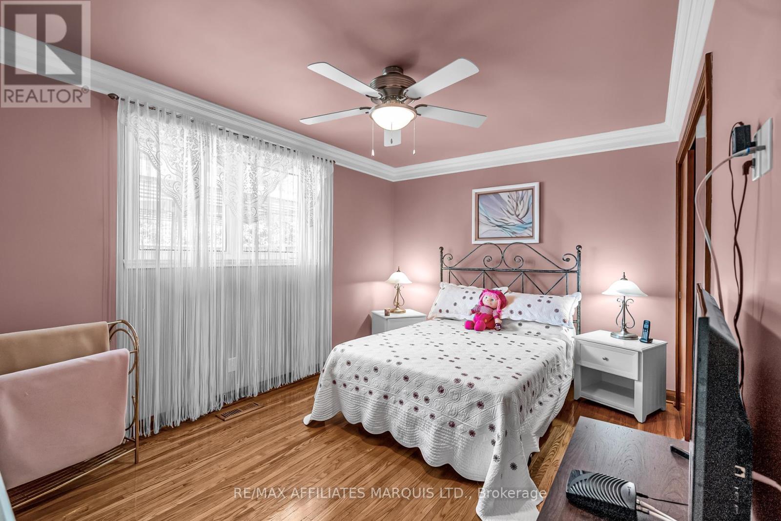 Photo 23 of 1413 Queen Street, Cornwall ON