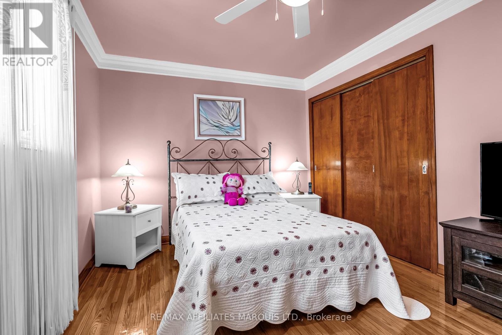 Photo 24 of 1413 Queen Street, Cornwall ON