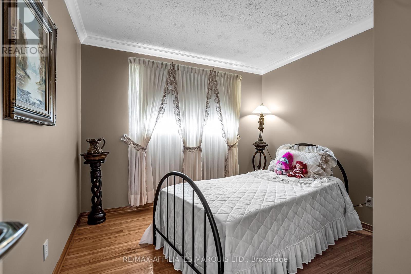 Photo 25 of 1413 Queen Street, Cornwall ON