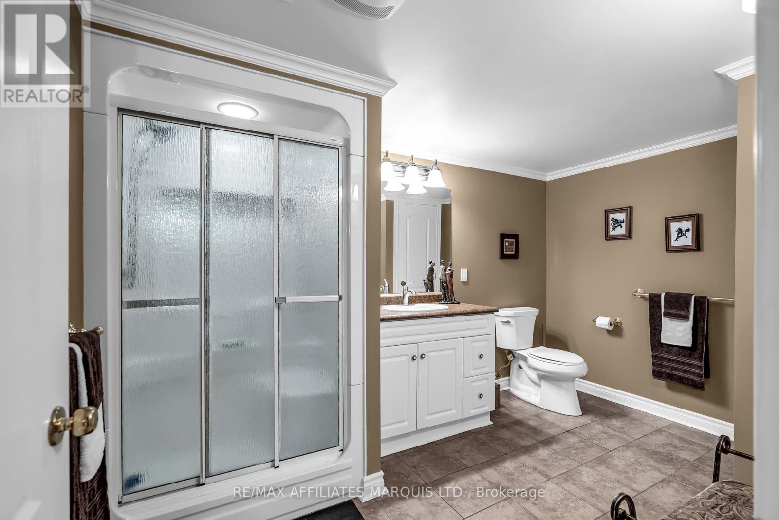 Photo 34 of 1413 Queen Street, Cornwall ON