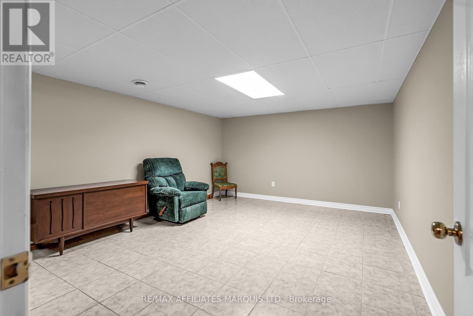 Photo 36 of 1413 Queen Street, Cornwall ON