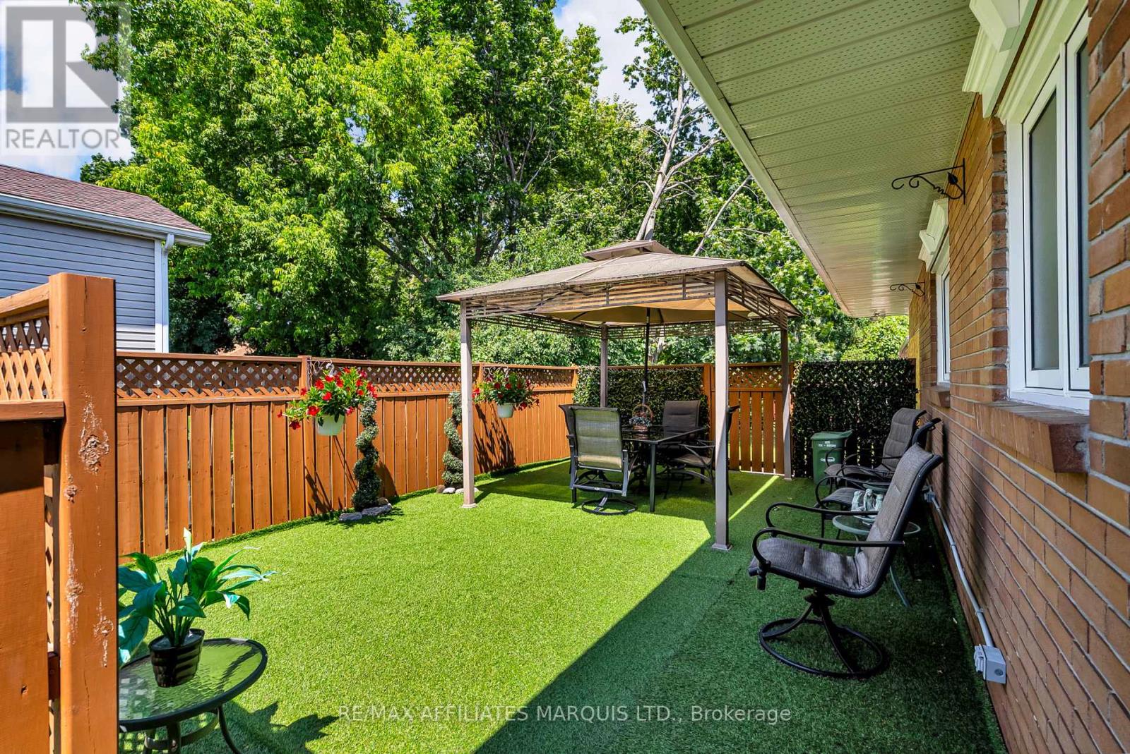 Photo 37 of 1413 Queen Street, Cornwall ON