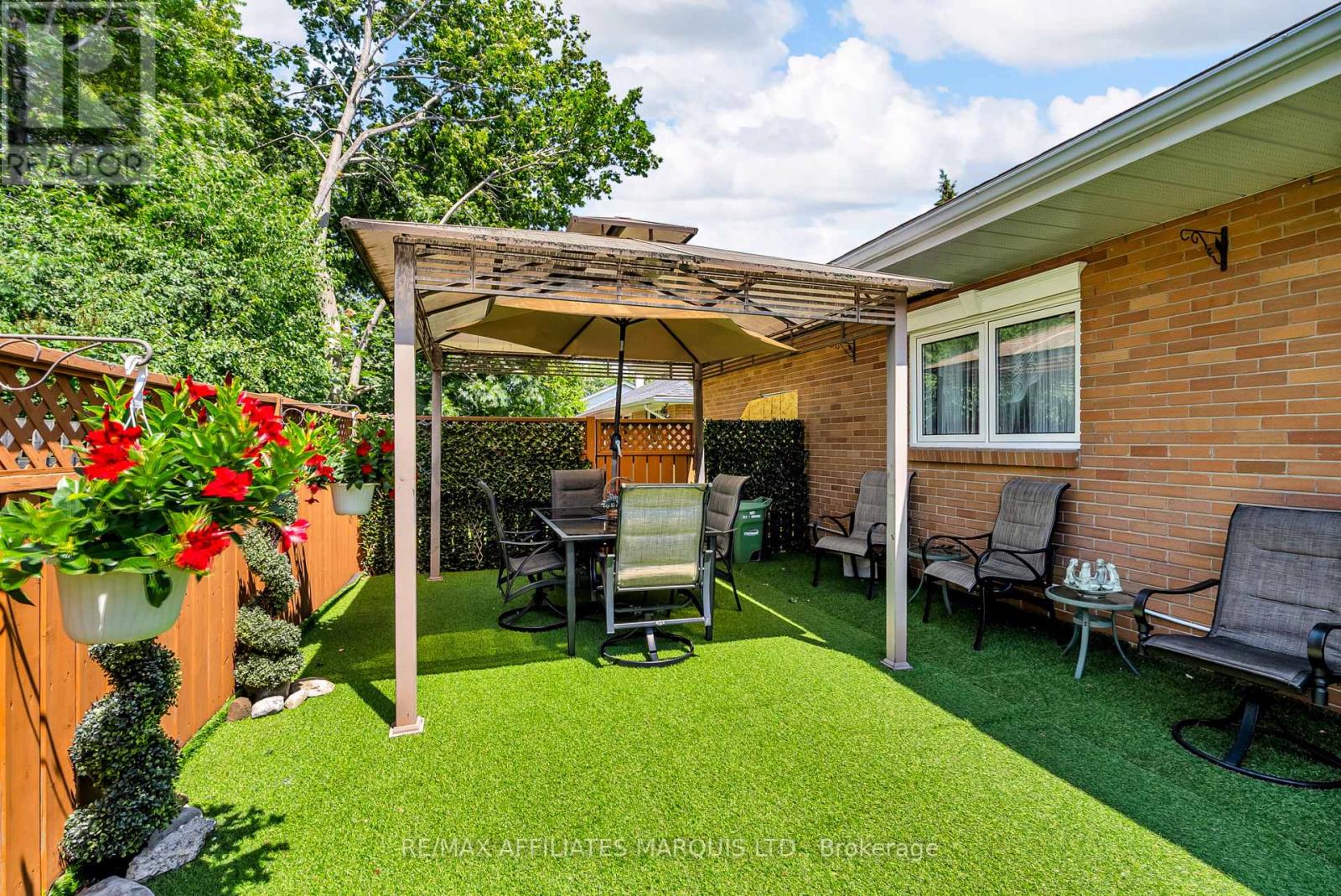 Photo 38 of 1413 Queen Street, Cornwall ON