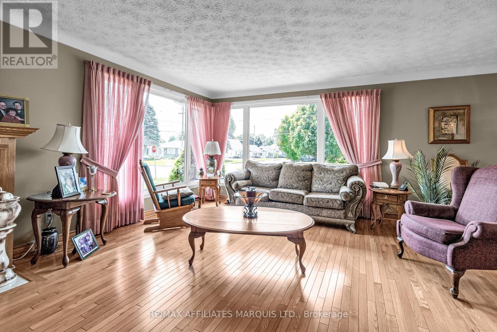 Photo 6 of 1413 Queen Street, Cornwall ON