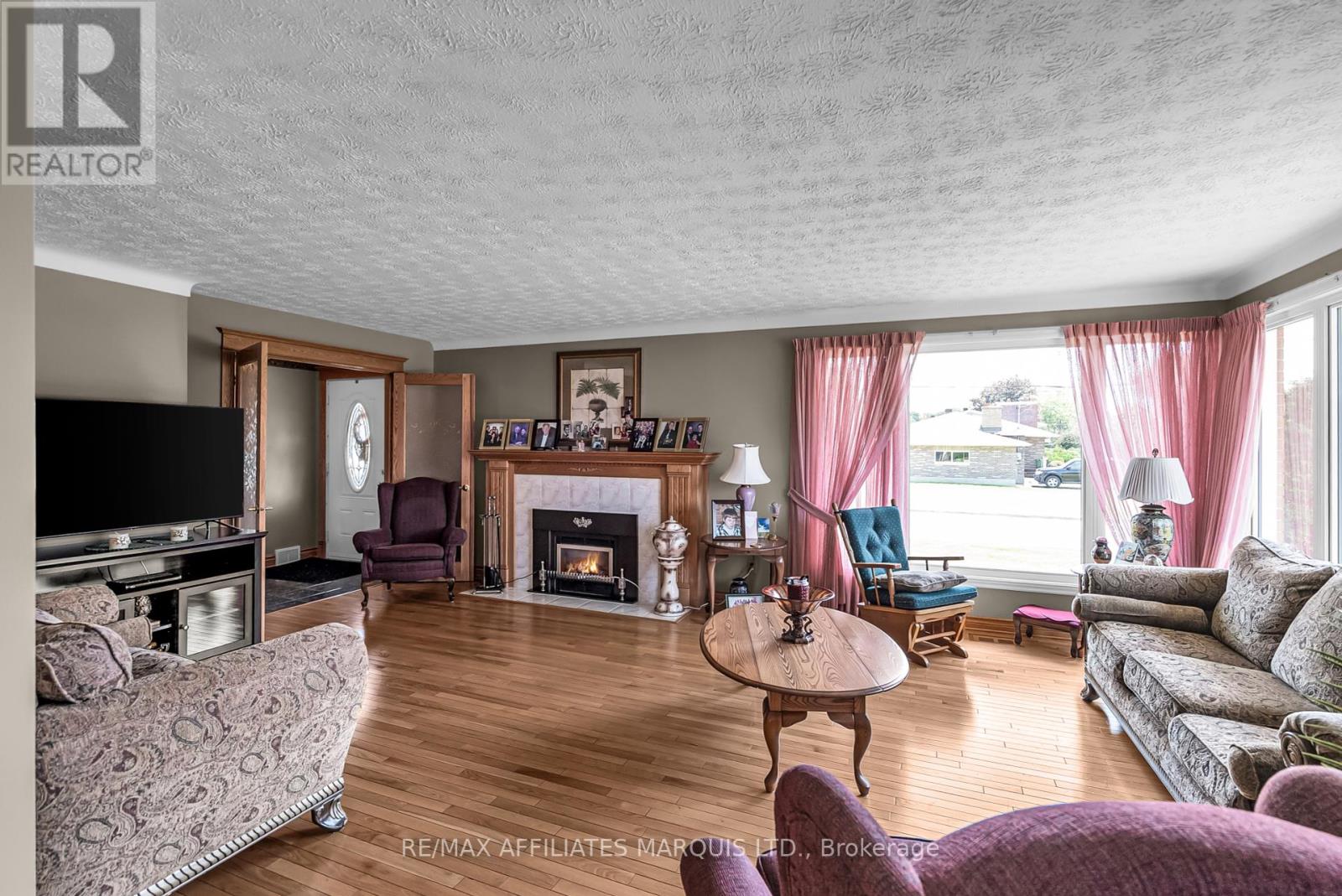 Photo 8 of 1413 Queen Street, Cornwall ON