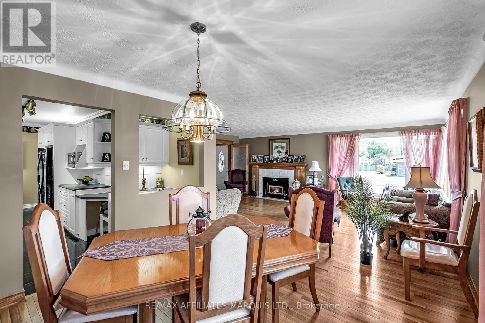 Photo 9 of 1413 Queen Street, Cornwall ON