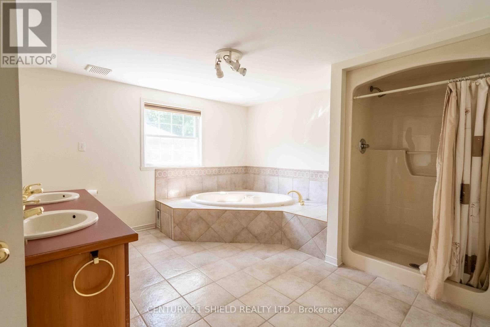 Photo 16 of 315 Eleventh Street E, Cornwall ON