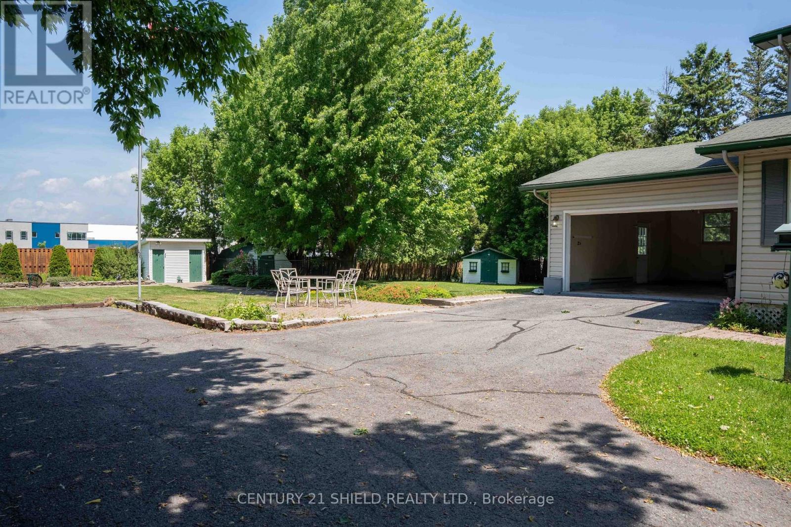 Photo 24 of 315 Eleventh Street E, Cornwall ON