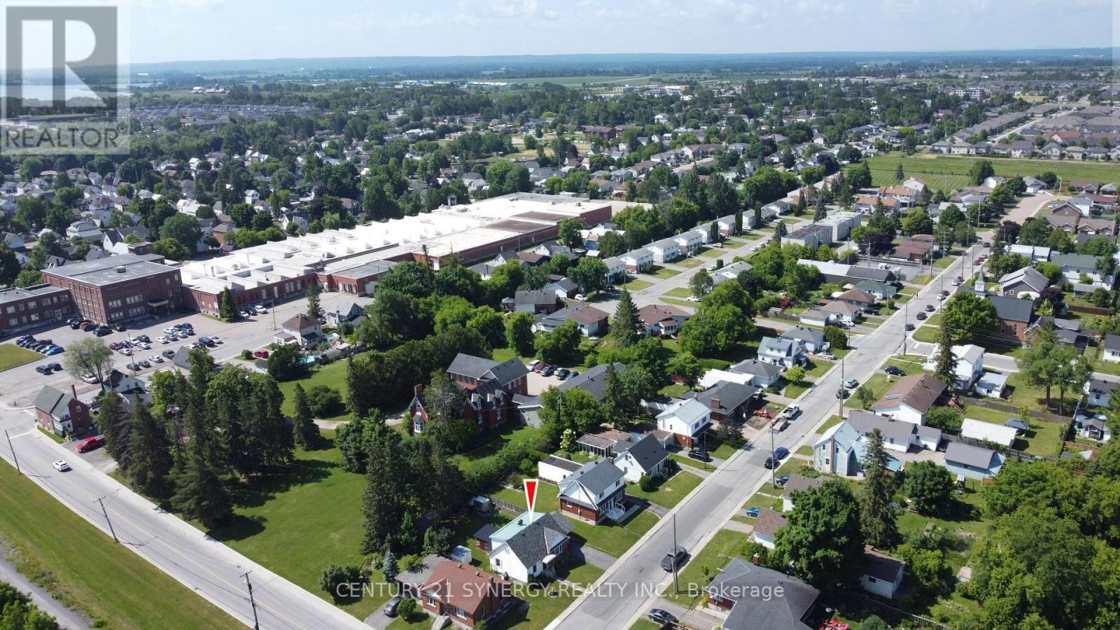 Photo 2 of 10 Mclachlin Street S, Arnprior ON