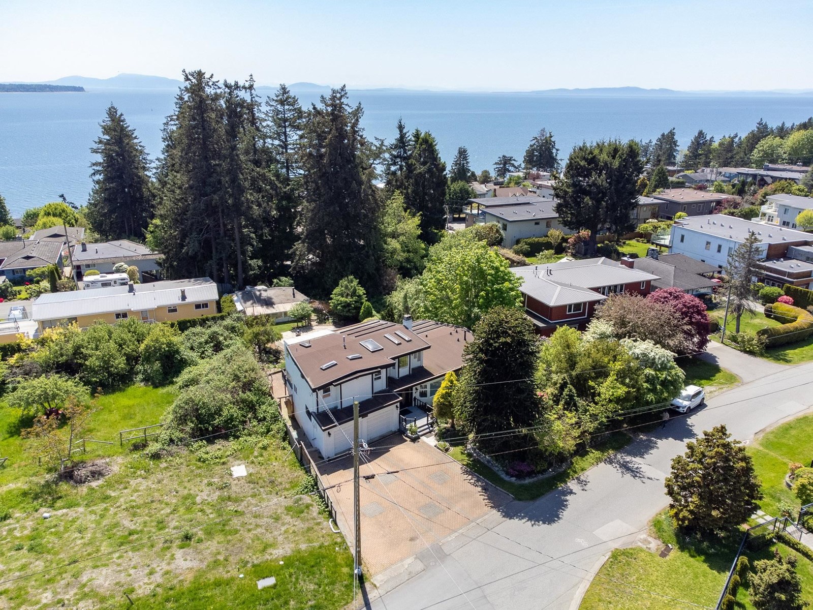 Photo 18 of 14220 Malabar Avenue, White Rock BC