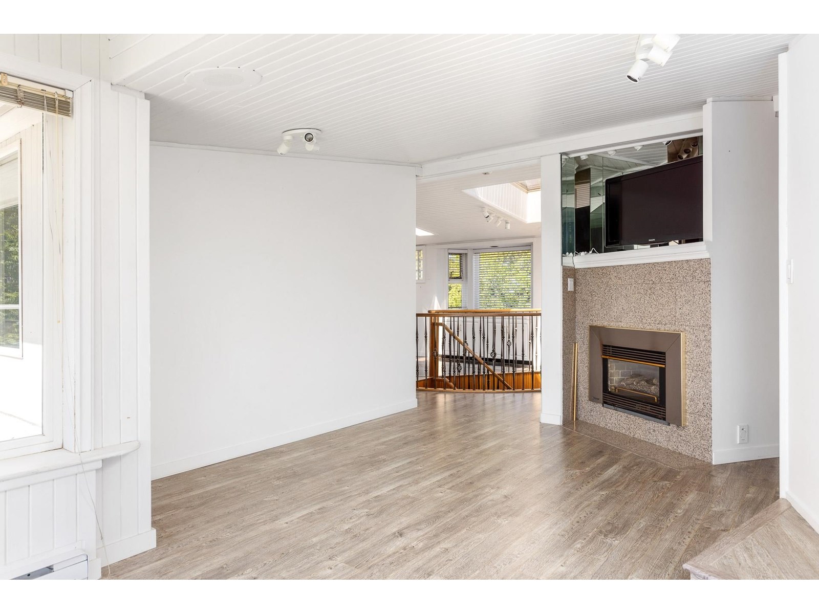 Photo 8 of 14220 Malabar Avenue, White Rock BC