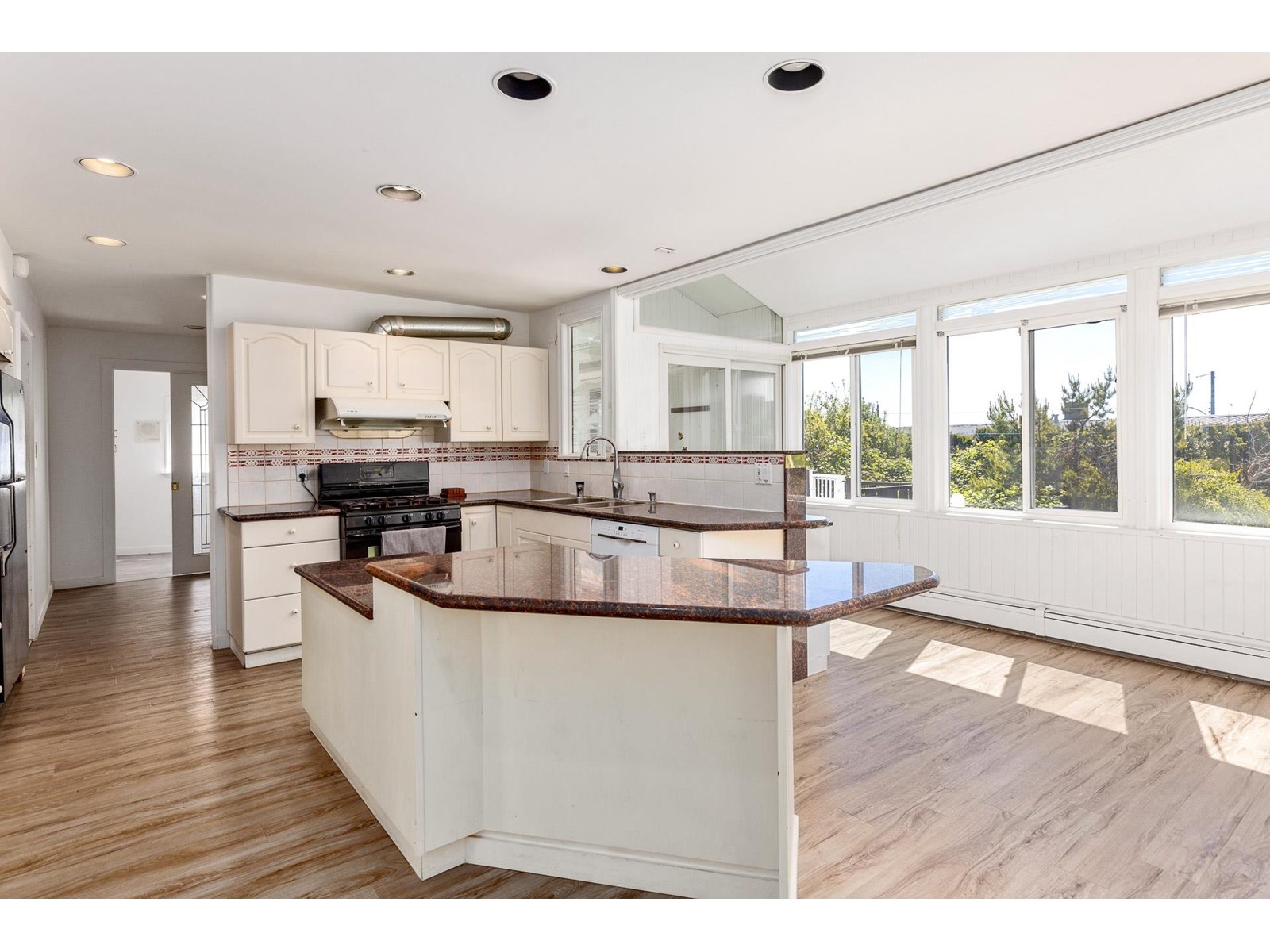 Photo 27 of 14220 Malabar Avenue, White Rock BC
