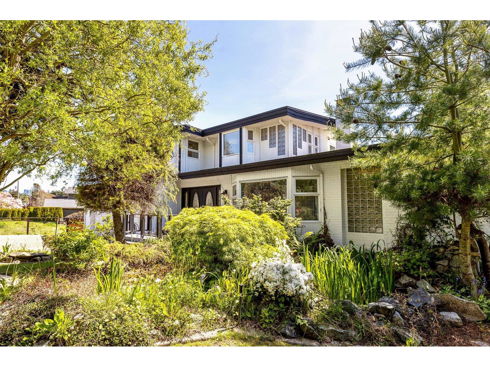 Photo 17 of 14220 Malabar Avenue, White Rock BC