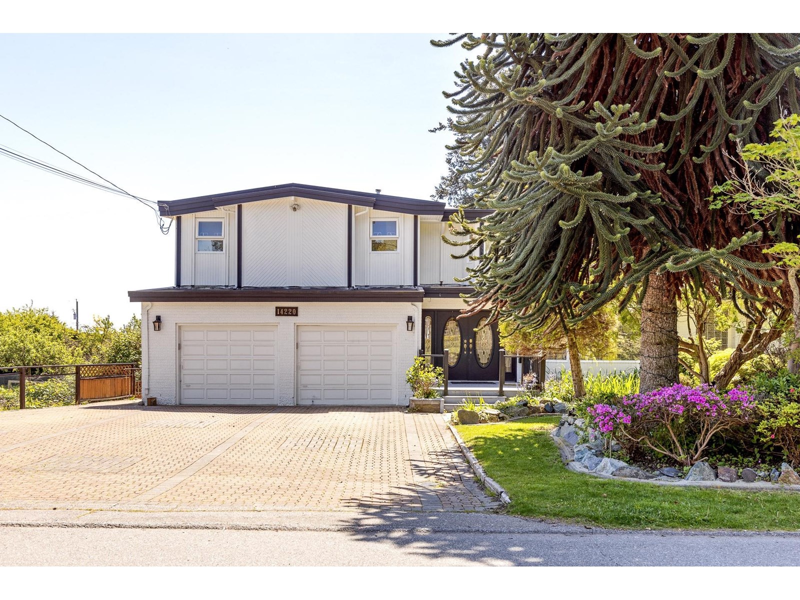 Photo 4 of 14220 Malabar Avenue, White Rock BC
