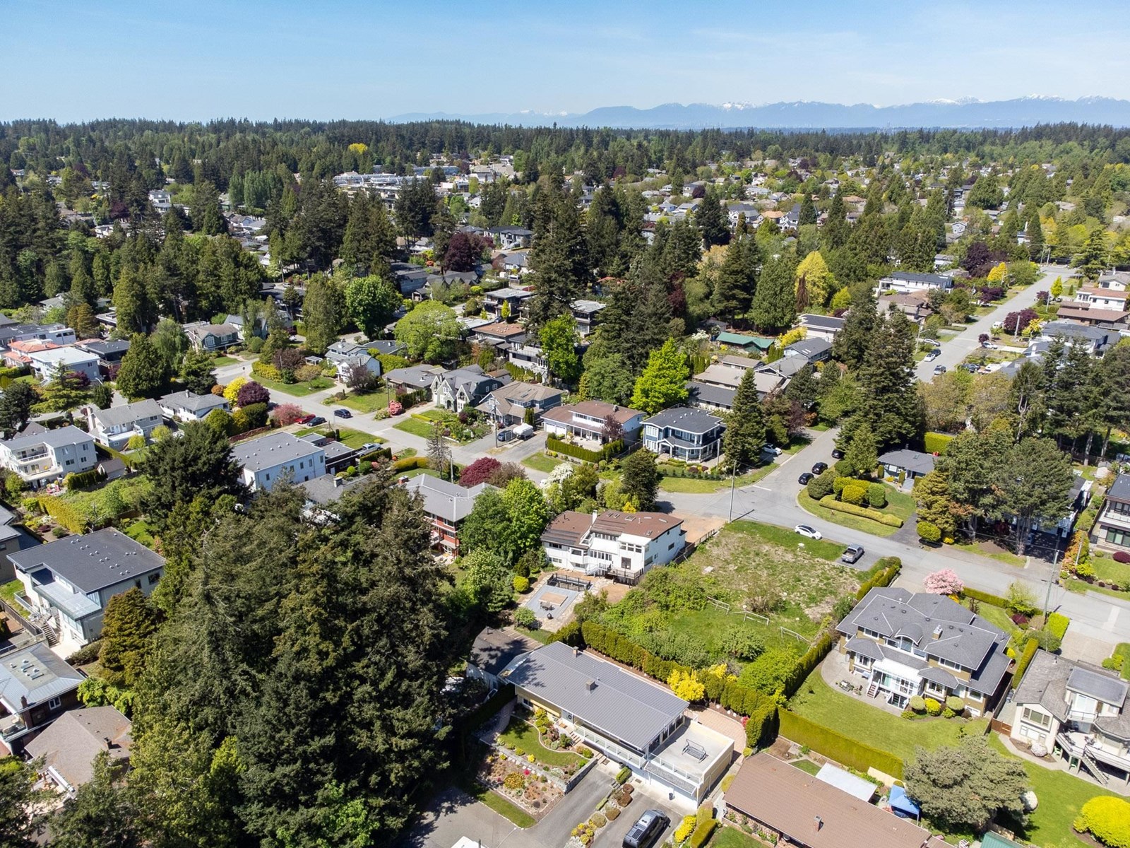 Photo 35 of 14220 Malabar Avenue, White Rock BC