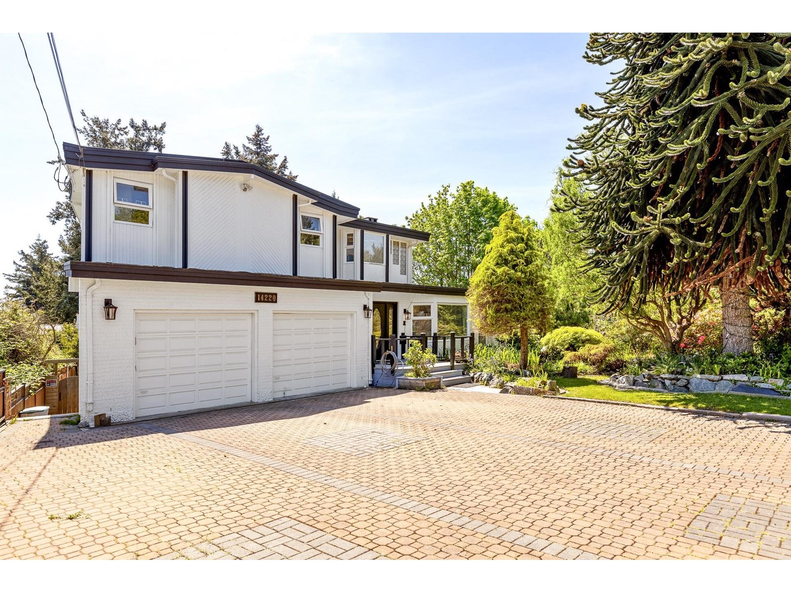 Photo 3 of 14220 Malabar Avenue, White Rock BC