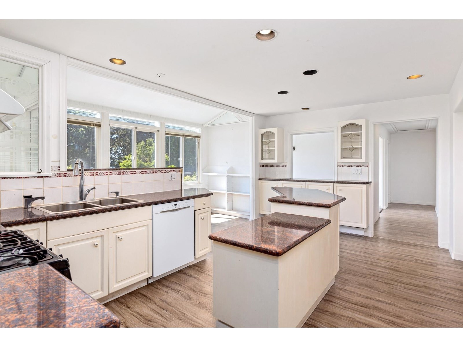 Photo 28 of 14220 Malabar Avenue, White Rock BC