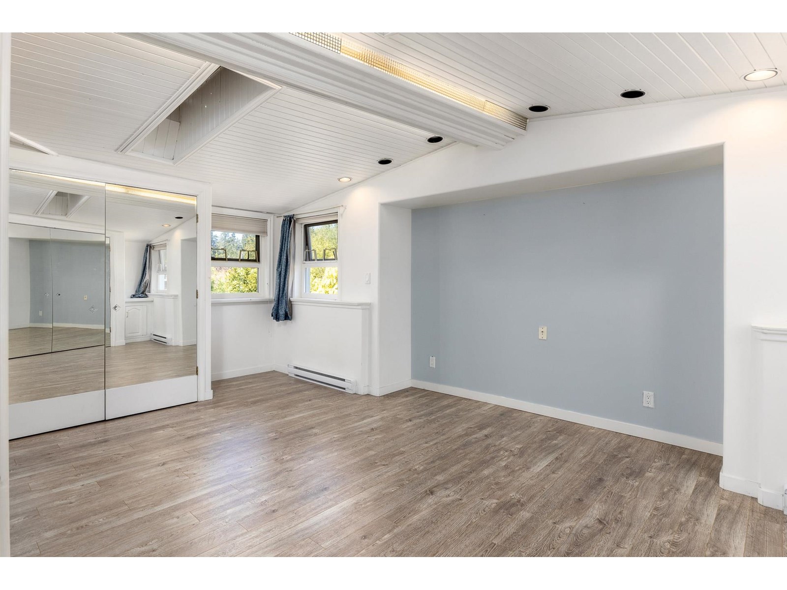 Photo 7 of 14220 Malabar Avenue, White Rock BC