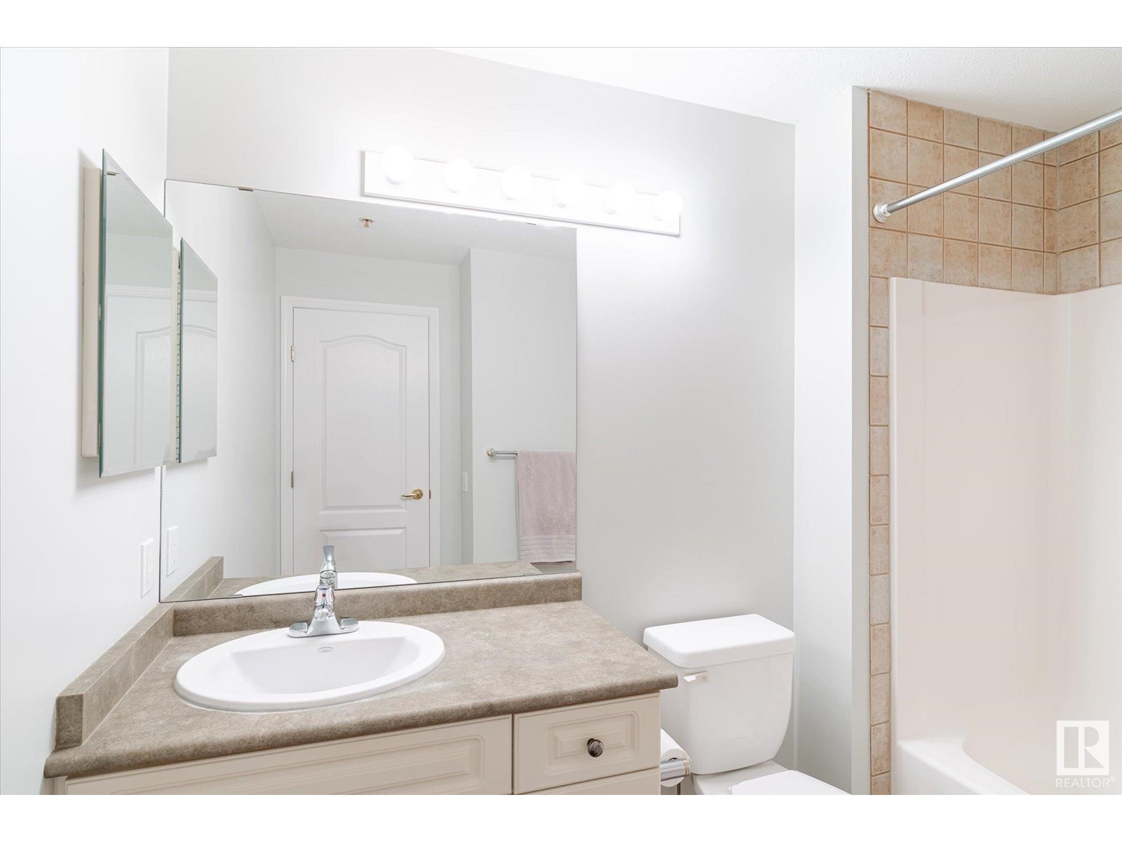Photo 13 of 422 237 Youville Dr Nw Nw, Edmonton AB