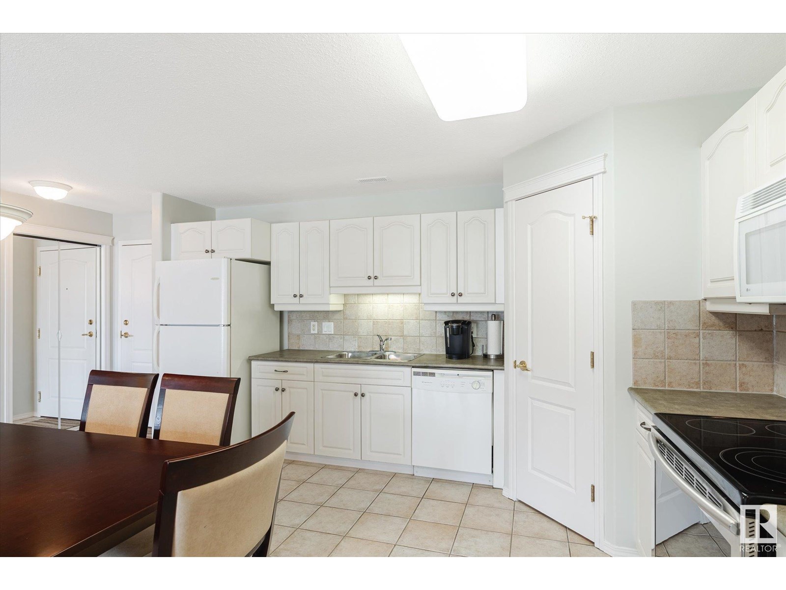 Photo 4 of 422 237 Youville Dr Nw Nw, Edmonton AB