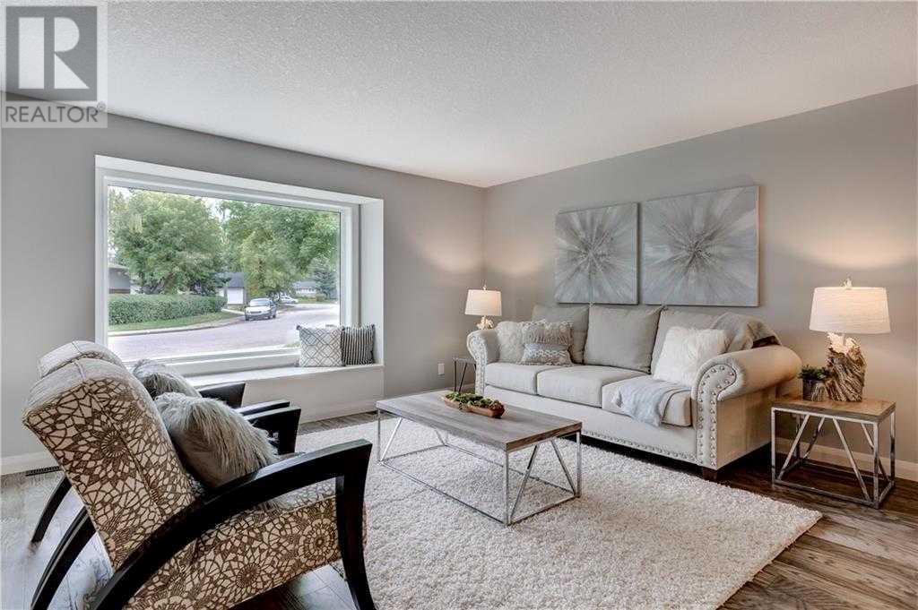 Single Family House 3 Level for Sale in  Havenhurst Crescent SW Haysboro Calgary 