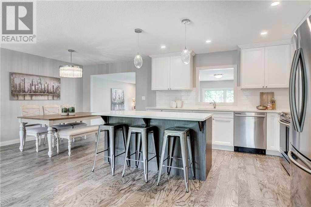 Single Family House 3 Level for Sale in  Havenhurst Crescent SW Haysboro Calgary 