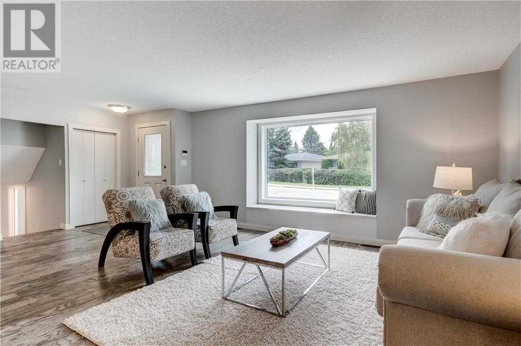 Single Family House 3 Level for Sale in  Havenhurst Crescent SW Haysboro Calgary 