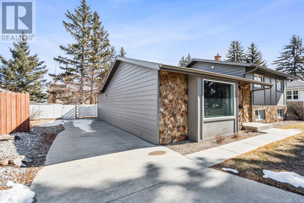 Single Family House 3 Level for Sale in  Havenhurst Crescent SW Haysboro Calgary 