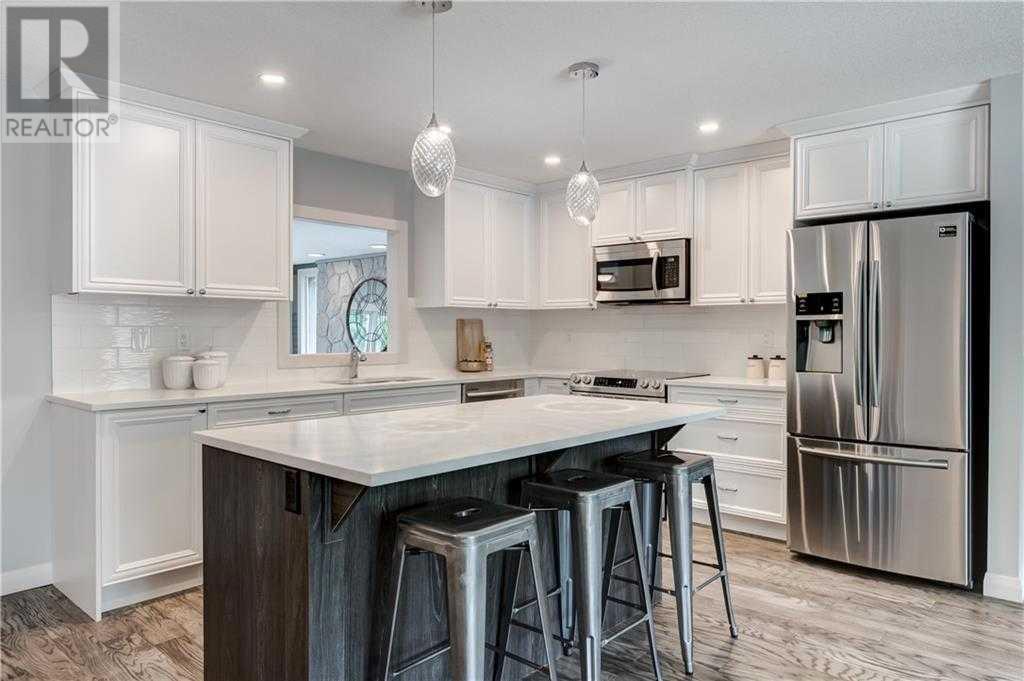 Single Family House 3 Level for Sale in  Havenhurst Crescent SW Haysboro Calgary 