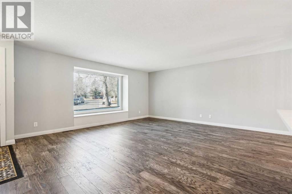 Single Family House 3 Level for Sale in  Havenhurst Crescent SW Haysboro Calgary 