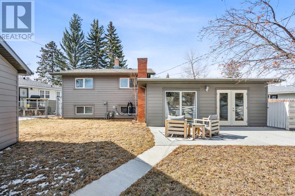 Single Family House 3 Level for Sale in  Havenhurst Crescent SW Haysboro Calgary 