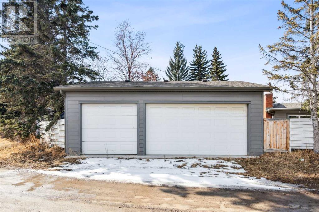 Single Family House 3 Level for Sale in  Havenhurst Crescent SW Haysboro Calgary 
