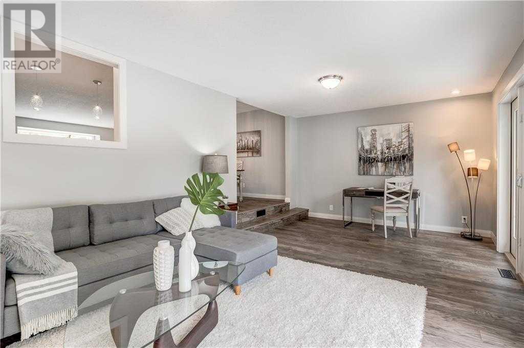 Single Family House 3 Level for Sale in  Havenhurst Crescent SW Haysboro Calgary 