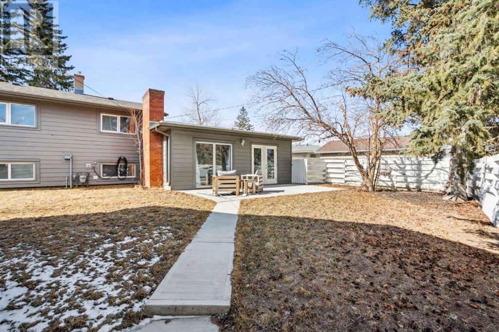 Single Family House 3 Level for Sale in  Havenhurst Crescent SW Haysboro Calgary 