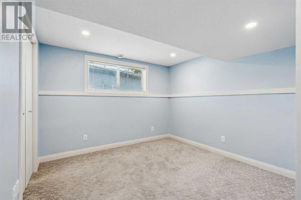 Single Family House 3 Level for Sale in  Havenhurst Crescent SW Haysboro Calgary 