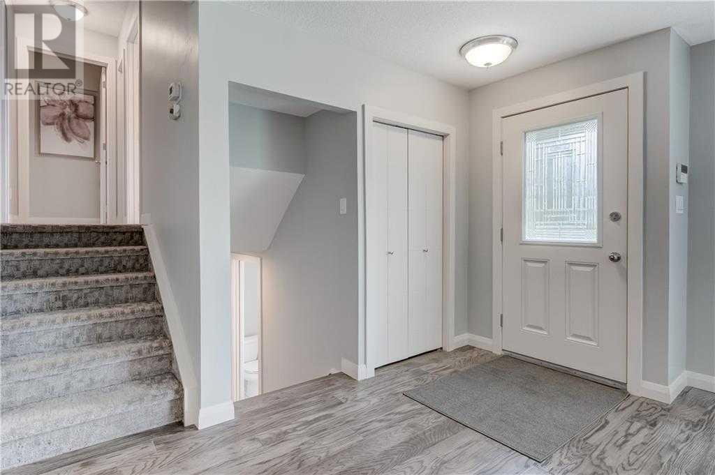 Single Family House 3 Level for Sale in  Havenhurst Crescent SW Haysboro Calgary 