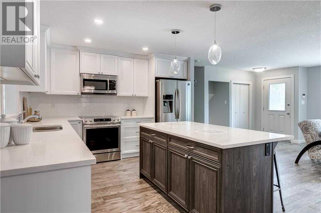 Single Family House 3 Level for Sale in  Havenhurst Crescent SW Haysboro Calgary 
