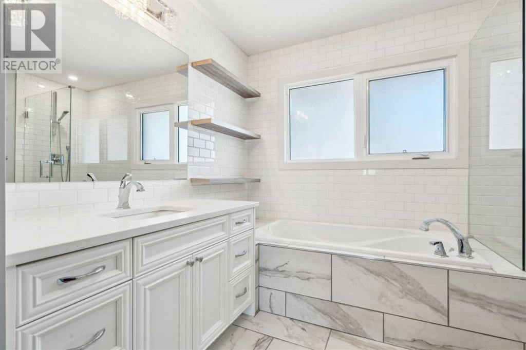 Single Family House 3 Level for Sale in  Havenhurst Crescent SW Haysboro Calgary 