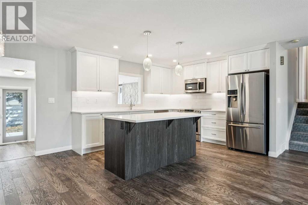 Single Family House 3 Level for Sale in  Havenhurst Crescent SW Haysboro Calgary 
