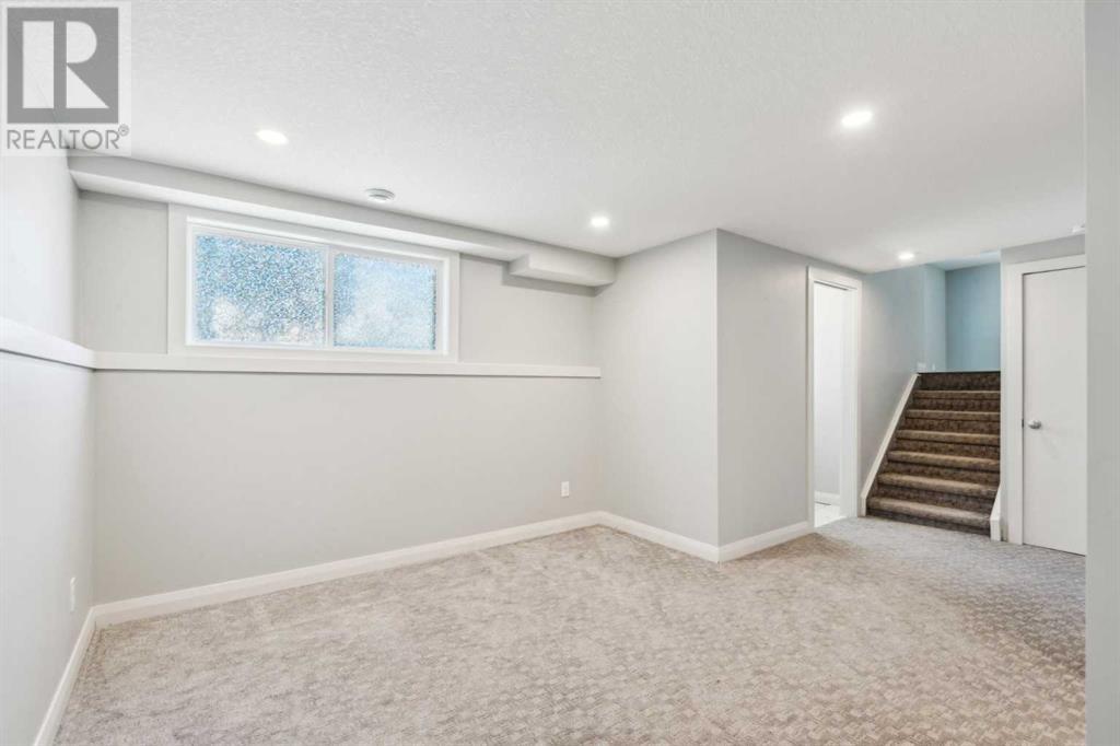 Single Family House 3 Level for Sale in  Havenhurst Crescent SW Haysboro Calgary 