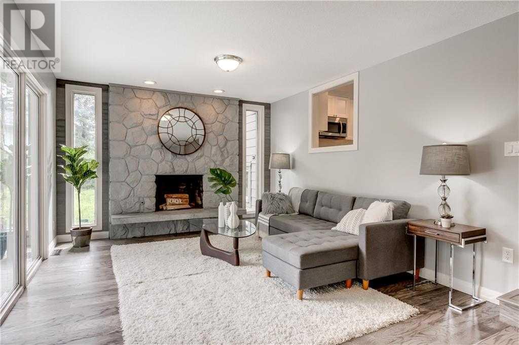 Single Family House 3 Level for Sale in  Havenhurst Crescent SW Haysboro Calgary 