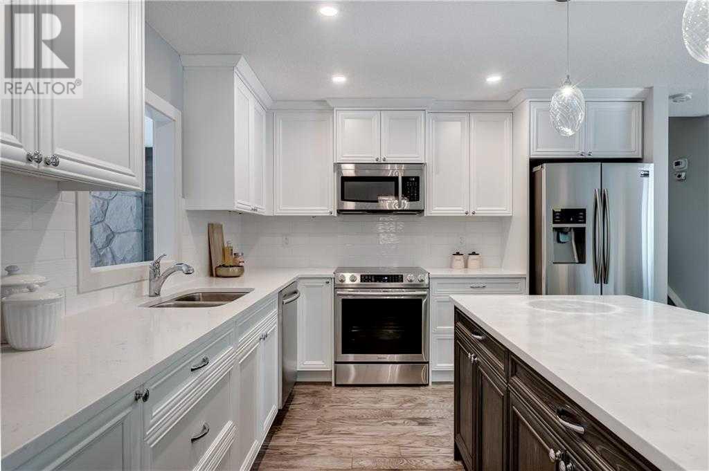 Single Family House 3 Level for Sale in  Havenhurst Crescent SW Haysboro Calgary 