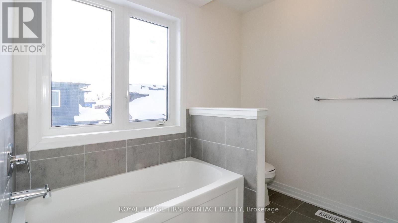 Photo 10 of 3778 Sunbank Crescent, Severn ON